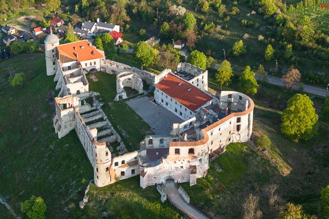 Janowiec, panorama renesansowego zamku. EU, PL, Lubelskie.. Lotnicze.
